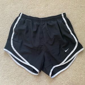 Nike Women's Tempo Dry Core 3'' Running Shorts - Black/white